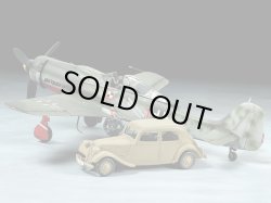 画像1: タミヤ 1/48 フォッケウルフFw190 D-9 JV44・シトロエン11CVスタッフカー【プラモデル】 