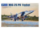 画像: キティホーク 1/48 MiG-25PU フォックスバット複座型【プラモデル】 