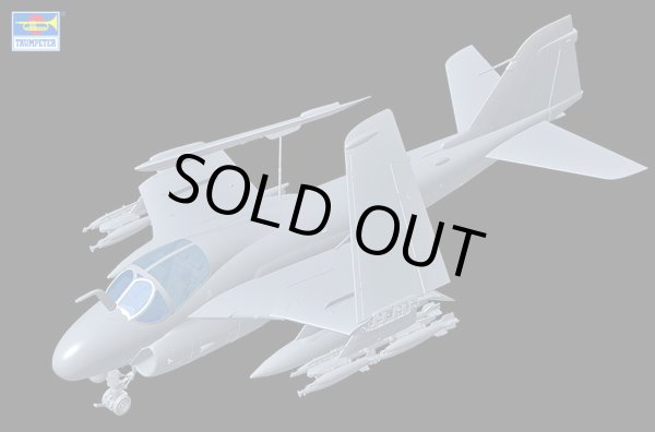 画像2: トランペッター 1/72  A-6E TRAMイントルーダー【プラモデル】 