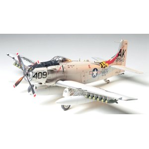 画像: タミヤ 1/48 ダグラスA-1Hスカイレーダー アメリカ海軍　 