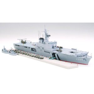 画像: タミヤ 1/700 輸送艦 しもきた  