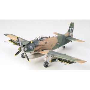 画像: タミヤ 1/48 ダグラスA-1Jスカイレーダー アメリカ空軍 【プラモデル】 