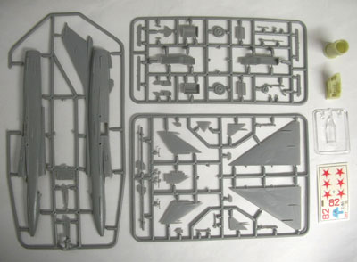 画像: アートモデル 1/72 MiG E-8/2(MiG-21改)大型レーダー搭載実験機【プラモデル】