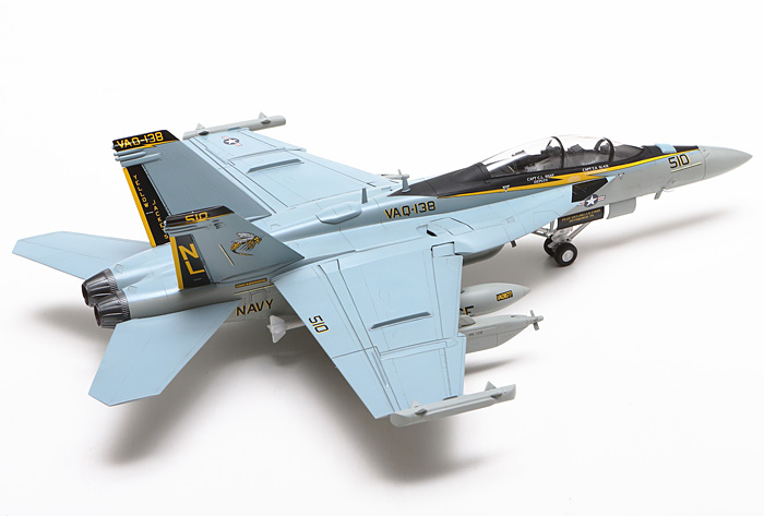 画像: イタレリ 1/48 EA-18Gグラウラー【プラモデル】