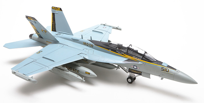 画像: イタレリ 1/48 EA-18Gグラウラー【プラモデル】