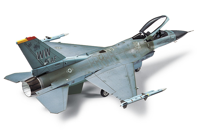 画像: タミヤ 1/72 F-16CG[ブロック50]ファイティングファルコン【プラモデル】