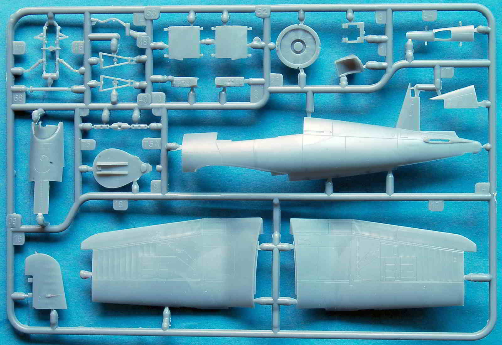 画像: ドイツレベル 1/72 ヴォート F4U-1A コルセア 【プラモデル】