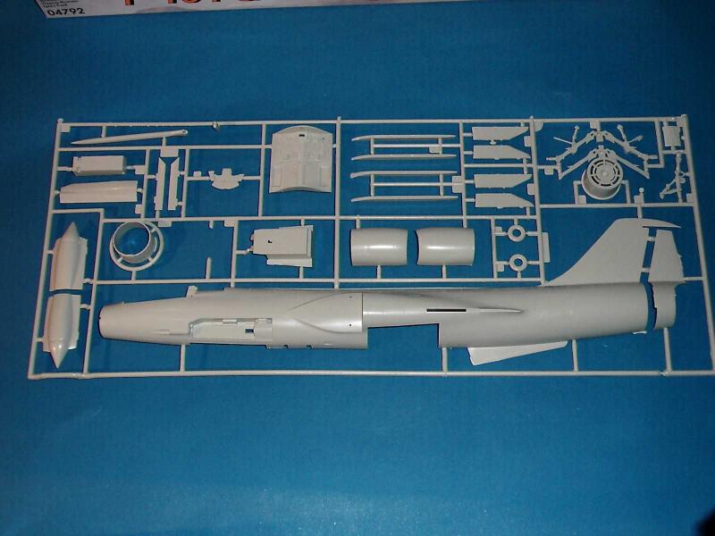 レベル F-104G スターファイター フェラーリ 1/32スケール プラモデル-