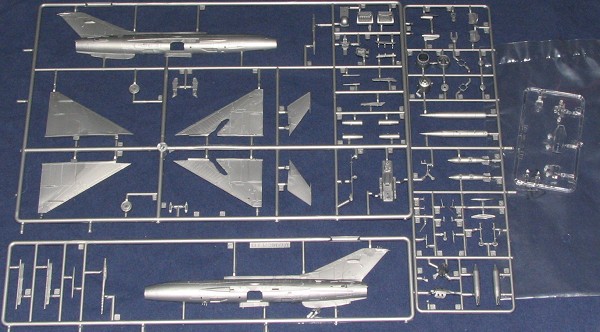 画像: ドイツレベル 1/72 MiG-21 F-13 フィッシュベッドC【プラモデル】