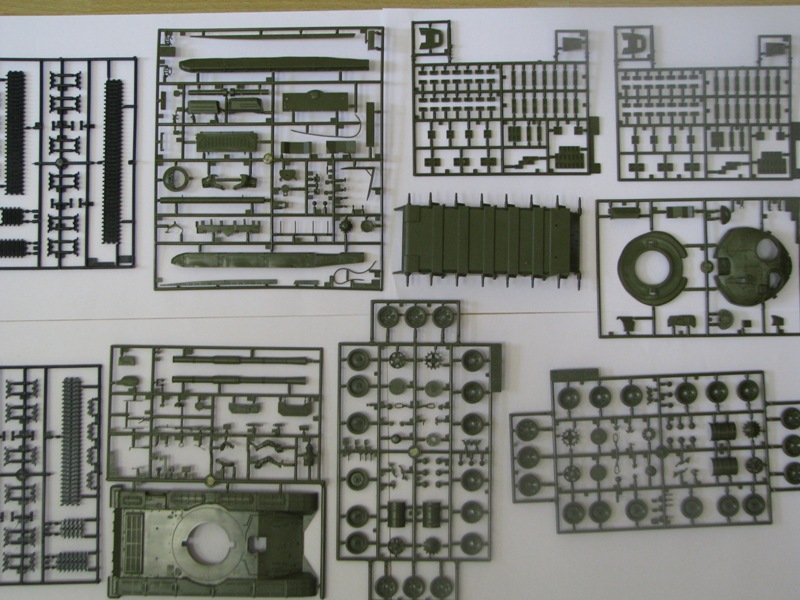 画像: ズベズタ 1/35 ソビエト陸軍 T-72Bw/ERA主力戦車【プラモデル】