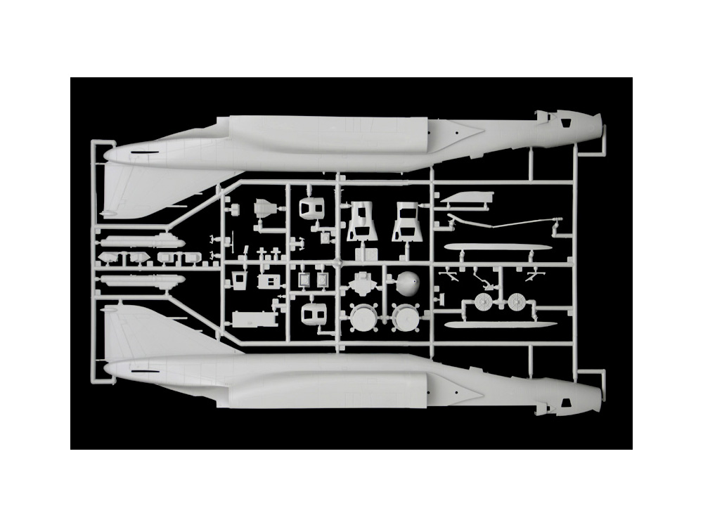 画像: イタレリ 1/48 RF-4E ファントムII【プラモデル】