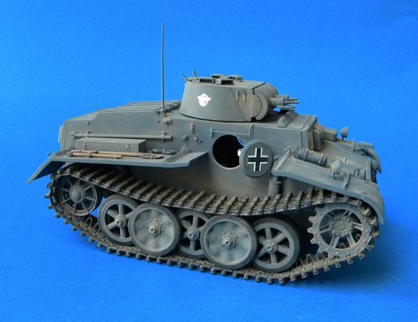 画像: ブロンコモデル 1/35 独・I号F型重装甲歩兵戦車【プラモデル】 