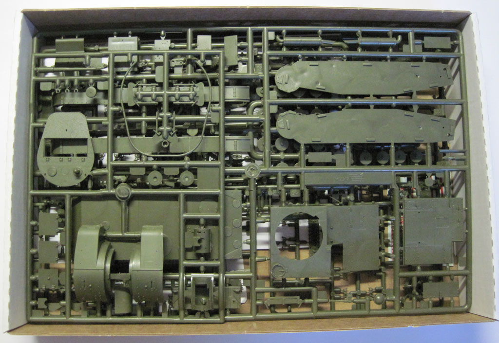 画像: ズベズダ 1/35 WWII ソビエト軽戦車 T-26(1933Ver.)【プラモデル】