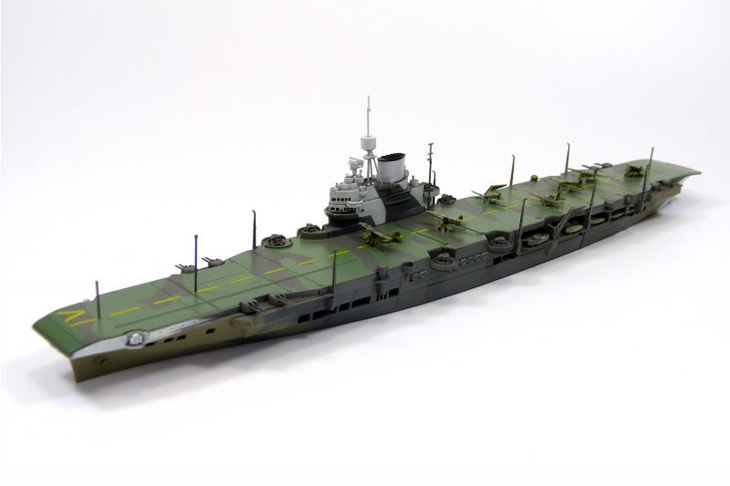 画像: アオシマ 1/700 英国海軍 航空母艦 ビクトリアス【プラモデル】