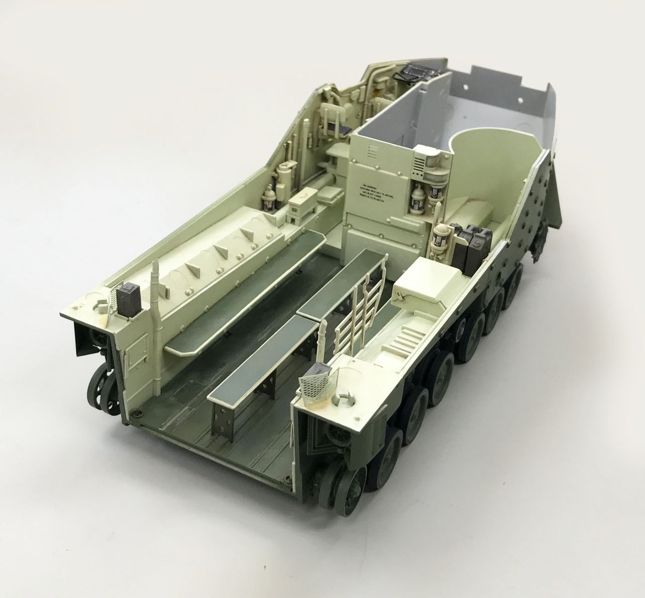 画像: 童友社 1/35 AAV7 A1 RAM/RS"陸上自衛隊水陸両用車"【プラモデル】