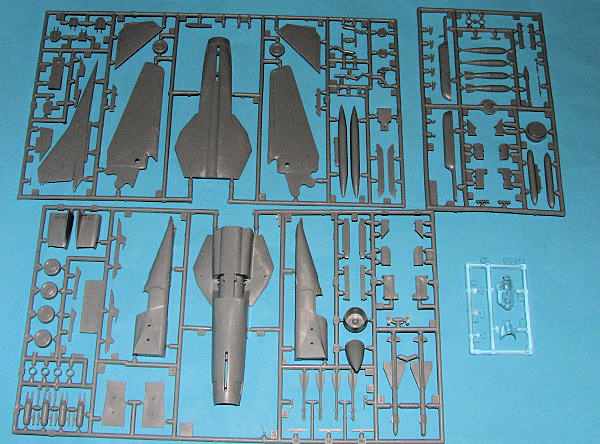 画像: ズベズタ 1/72 MiG-27 フロッガーD【プラモデル】