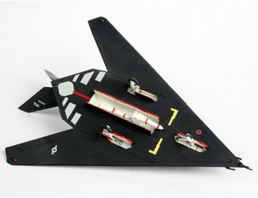 画像: ドイツレベル 1/144 F-117ステルスファイター【プラモデル】