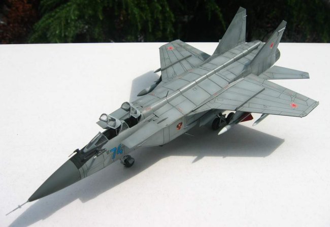 画像: ズベズタ 1/72 MiG-31Bフォックスハウンド【プラモデル】  