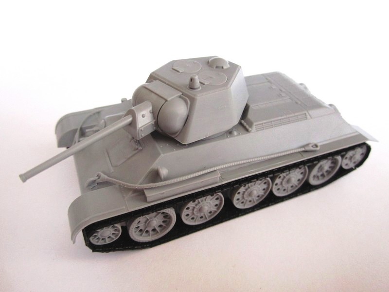 画像: ズベズダ 1/72 T34/76 ソビエト中戦車 1943年型【プラモデル】