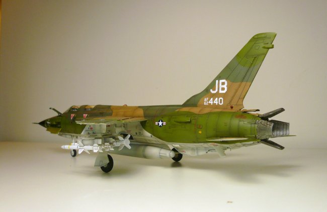 画像: トランペッター 1/72 F-105Gサンダーチーフ"ワイルドウィーズル"【プラモデル】 