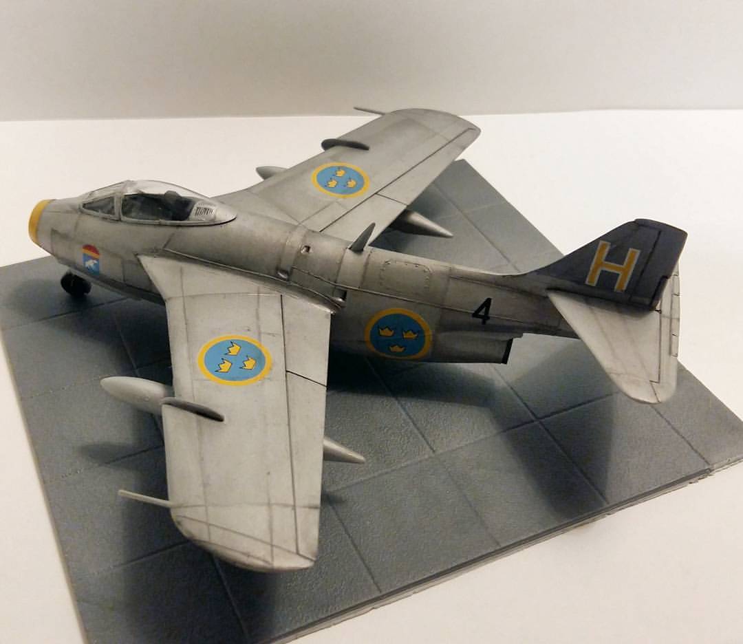 画像: エレール 1/72 スウェーデン戦闘機 サーブ J29 トゥンナン【プラモデル】