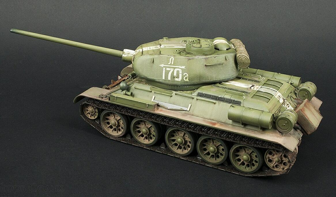 画像: ズベズダ 1/35 T-34/85 ソビエト中戦車【プラモデル】