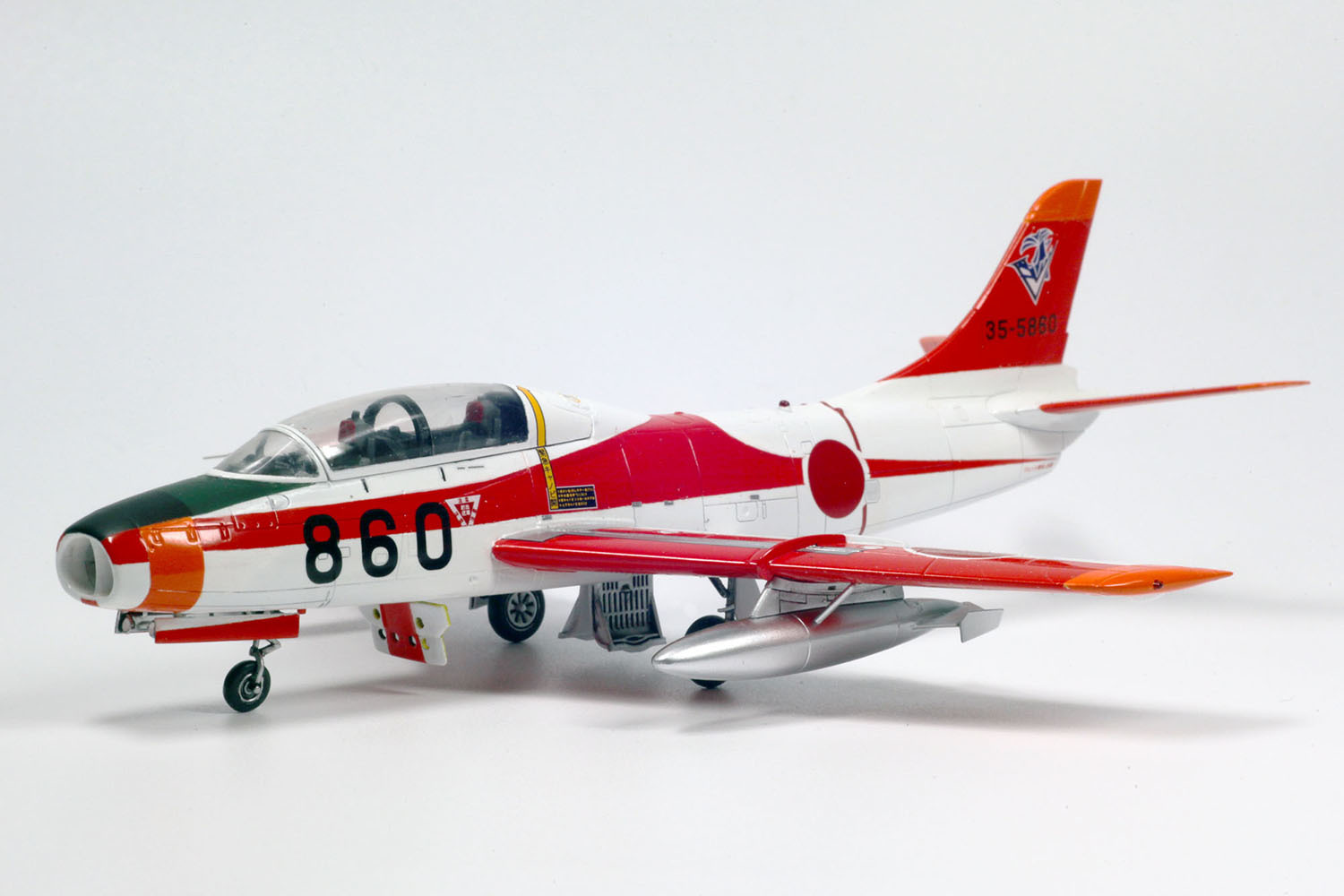 画像2: プラッツ 1/72 航空自衛隊 T-1B ジェット練習機【プラモデル】 