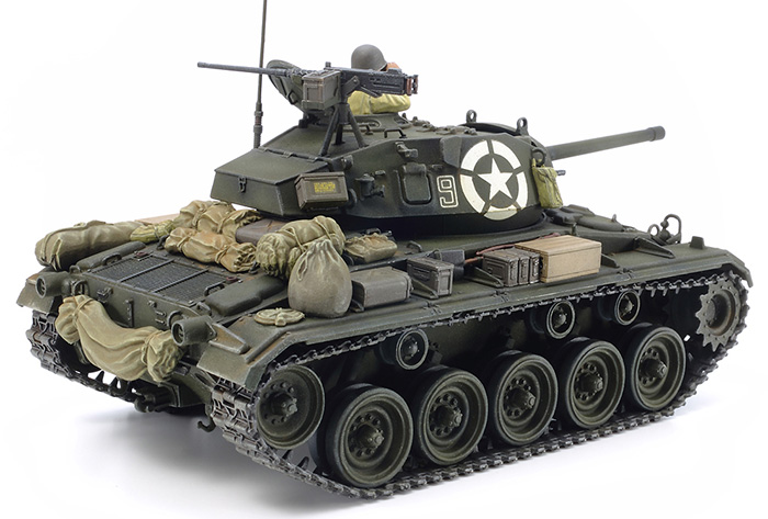 画像: タミヤ/イタレリ 1/35 アメリカ軽戦車 M24 チャーフィー【プラモデル】