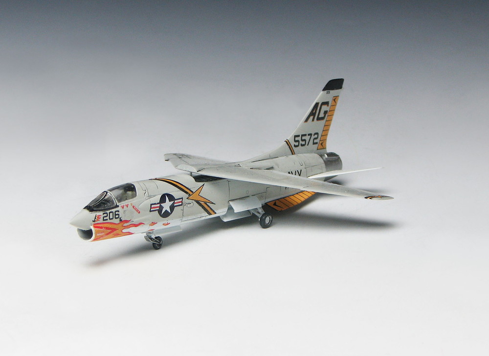 画像: プラッツ 1/144 F8U-2 クルセイダー "ジョリーロジャース" (2機セット)【プラモデル】