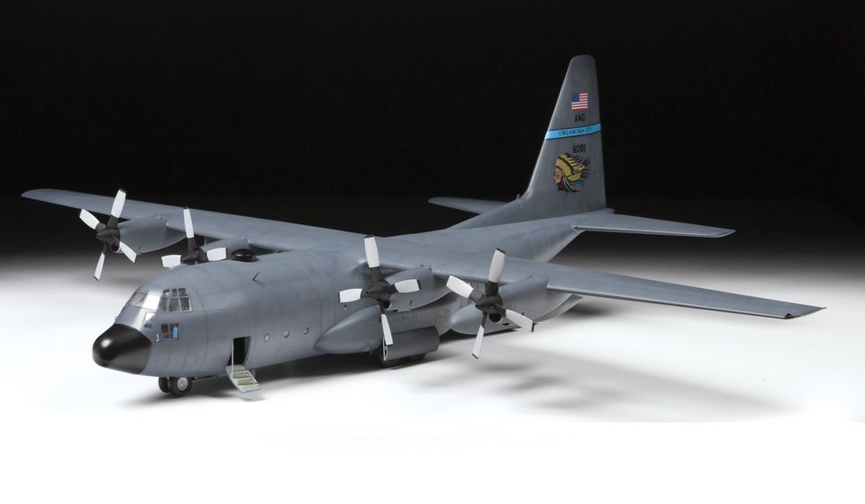 画像: ズベズダ 1/72 アメリカ空軍 C-130H ハーキュリーズ【プラモデル】
