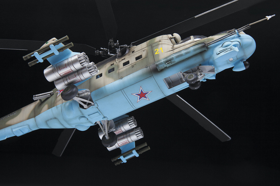 画像: ズベズダ 1/48 ミル Mi-24P ソビエト戦闘ヘリコプター ハインドE【プラモデル】 