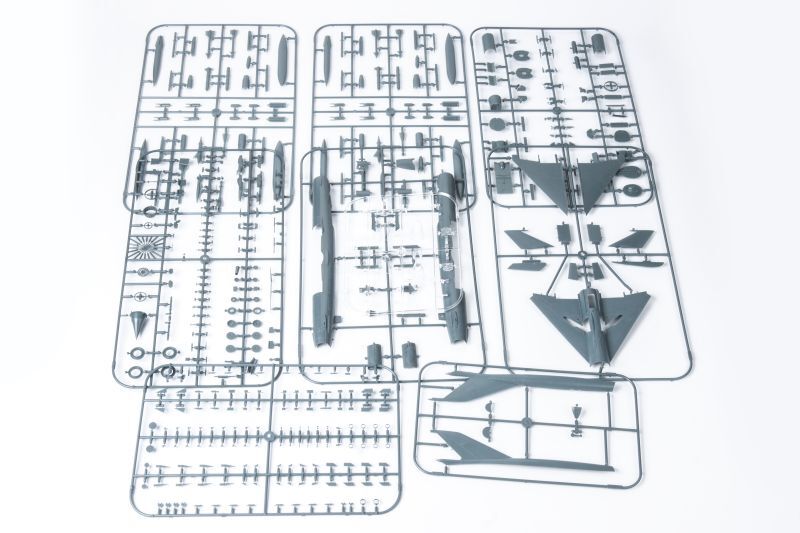 画像: エデュアルド 1/48 MiG-21SMT"フィッシュベッドK" ウィークエンドエディション【プラモデル】