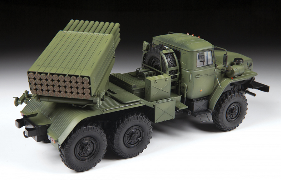 画像: ズベズダ 1/35 ロシア BM-21グラート 自走多連装ロケット砲【プラモデル】 