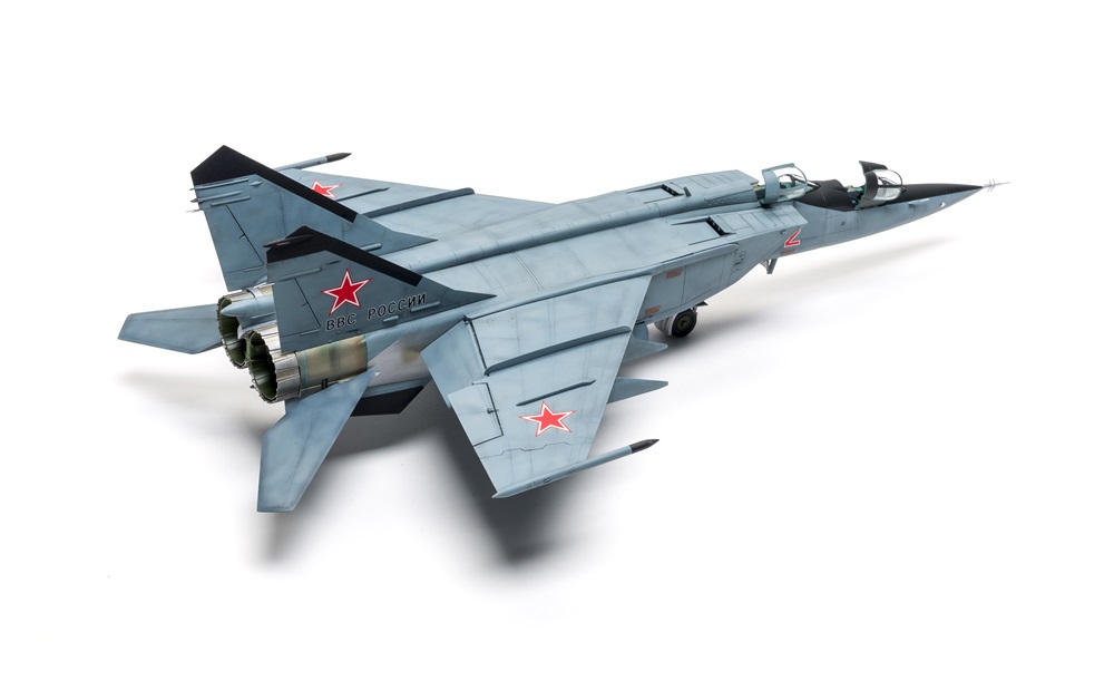 画像: キティホーク 1/48 MiG-25PU フォックスバット複座型【プラモデル】 