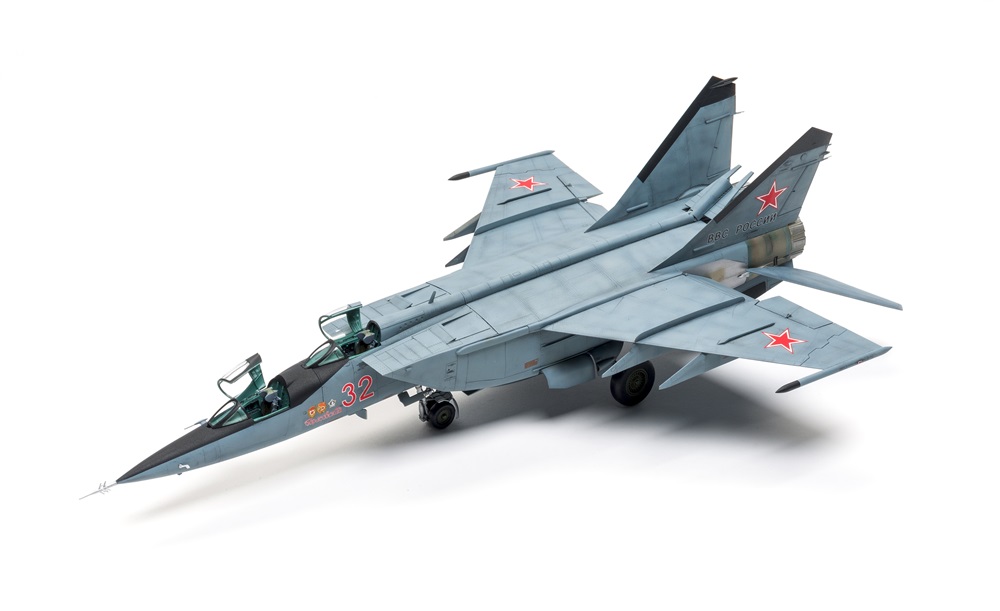 画像: キティホーク 1/48 MiG-25PU フォックスバット複座型【プラモデル】 