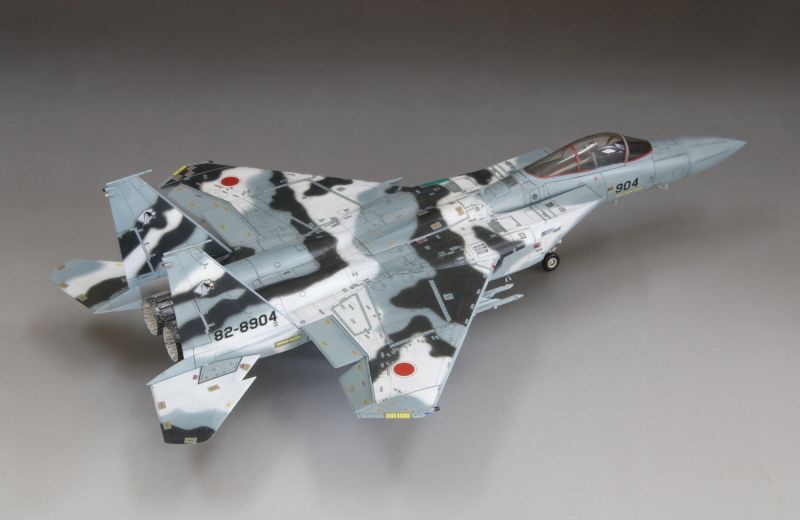 画像: ファインモールド 1/72 航空自衛隊 F-15DJ アグレッサー[904号機 ブラック／ホワイト]【プラモデル】 