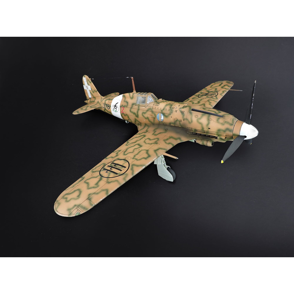 画像2: イタレリ 1/32 WW.II イタリア空軍 マッキ MC.205 ベルトロ（日本語対訳補足説明書付属）【プラモデル】  