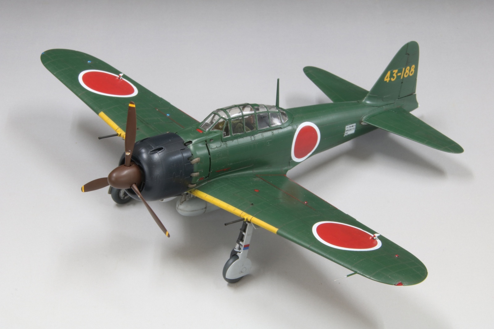 画像: ファインモールド 1/48 帝国海軍 零式艦上戦闘機五二型 甲（三菱製）【プラモデル】 