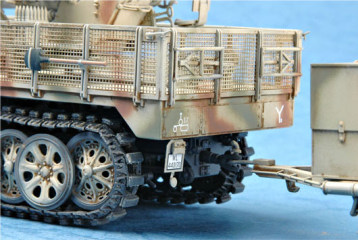 画像: トランペッター 1/35 ドイツ 8tハーフトラックFlak37搭載後期型