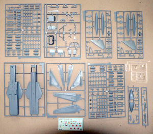 画像: ズベズタ 1/72 スホーイSu-24攻撃機【プラモデル】