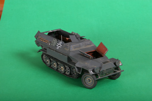 画像: ズベズタ 1/35 ドイツ Sd.Kfz.251/1B型ハノマーク