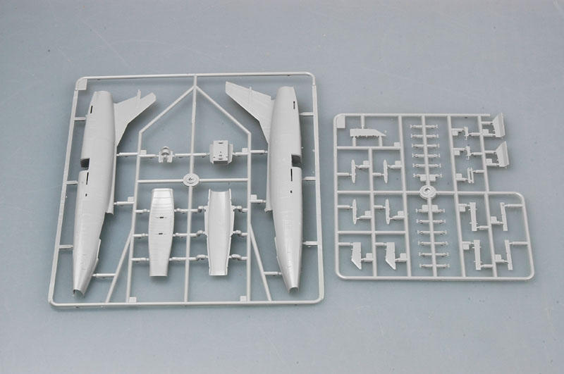 画像: トランペッター 1/72 F-100Cスーパーセイバー